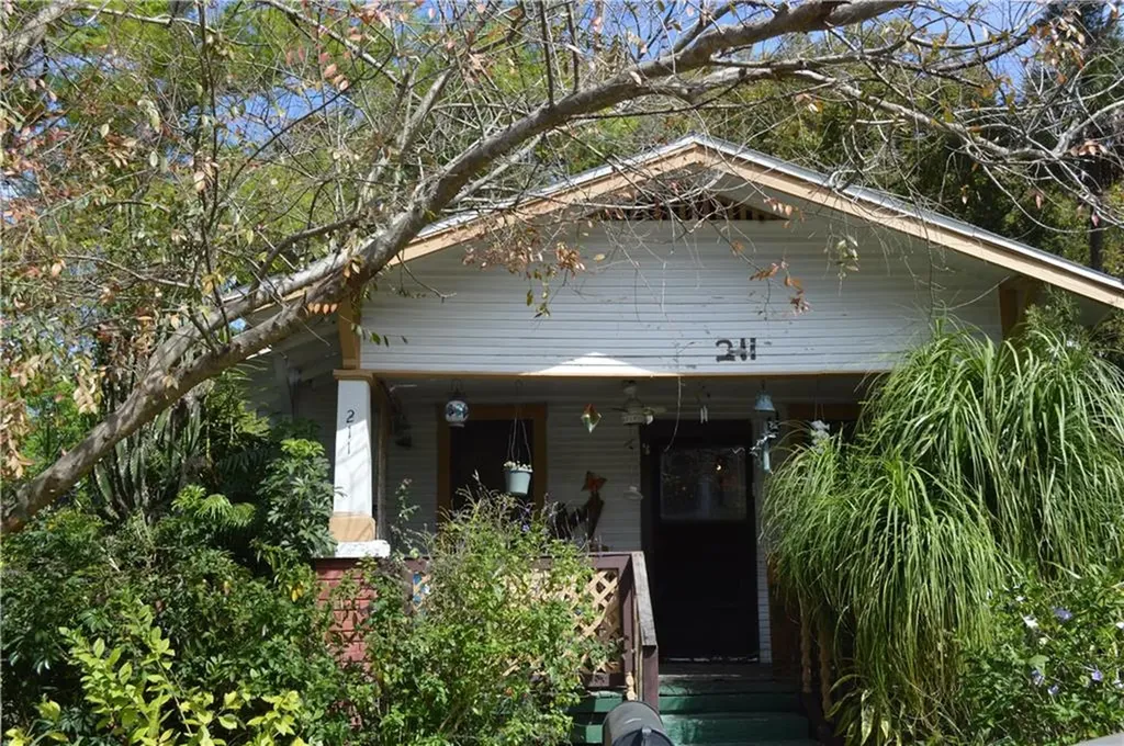 211 W Knollwood Street Tampa FL 33604