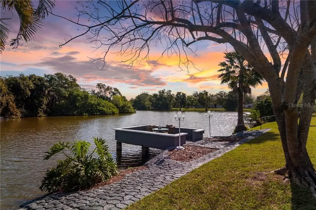 6831 Meadowlawn Drive N St Petersburg FL 33702