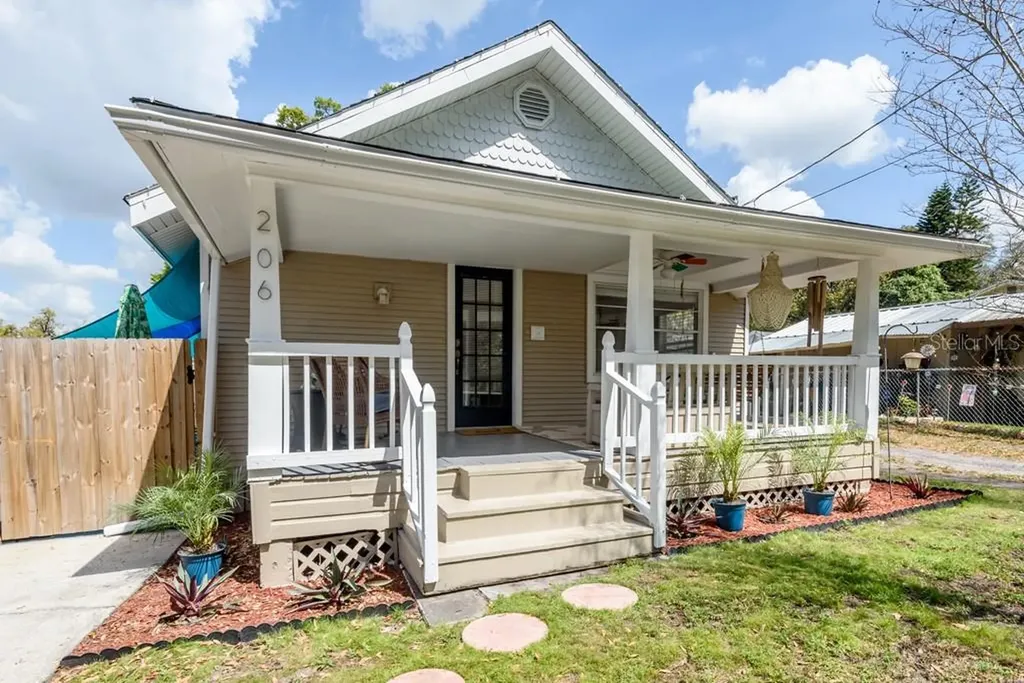 206 E Genesee Street Tampa FL 33603