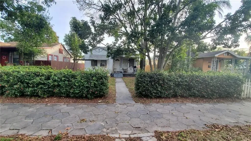 2462 6th Avenue N St Petersburg FL 33713
