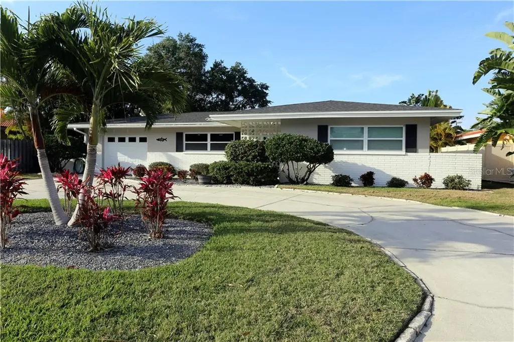 137 45th Avenue NE St Petersburg FL 33703