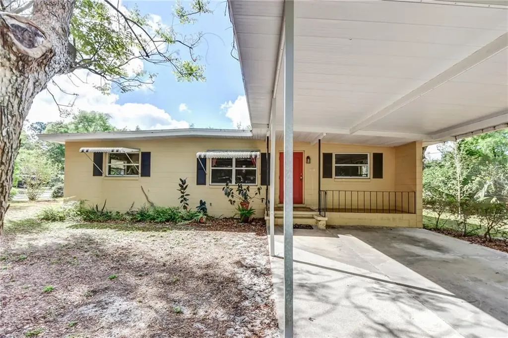 912 E Church Street Deland FL 32724