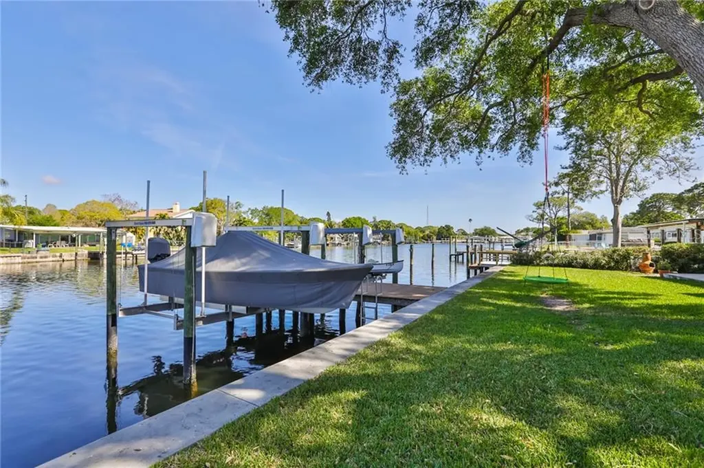 209 Tallahassee Drive NE St Petersburg FL 33702