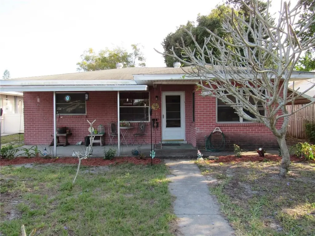5620 Dartmouth Avenue N St Petersburg FL 33710