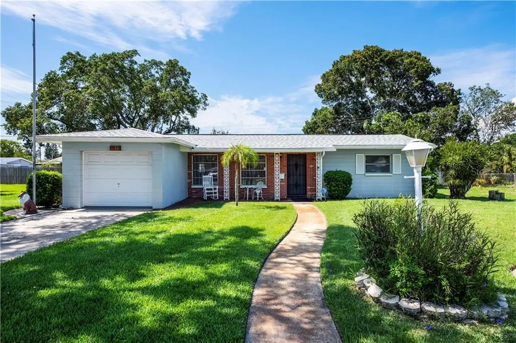 5843 33rd Avenue N St Petersburg FL 33710