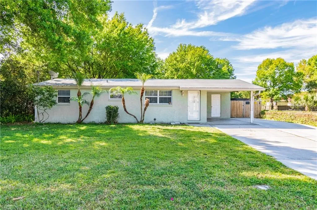 8904 W Cluster Avenue Tampa FL 33615