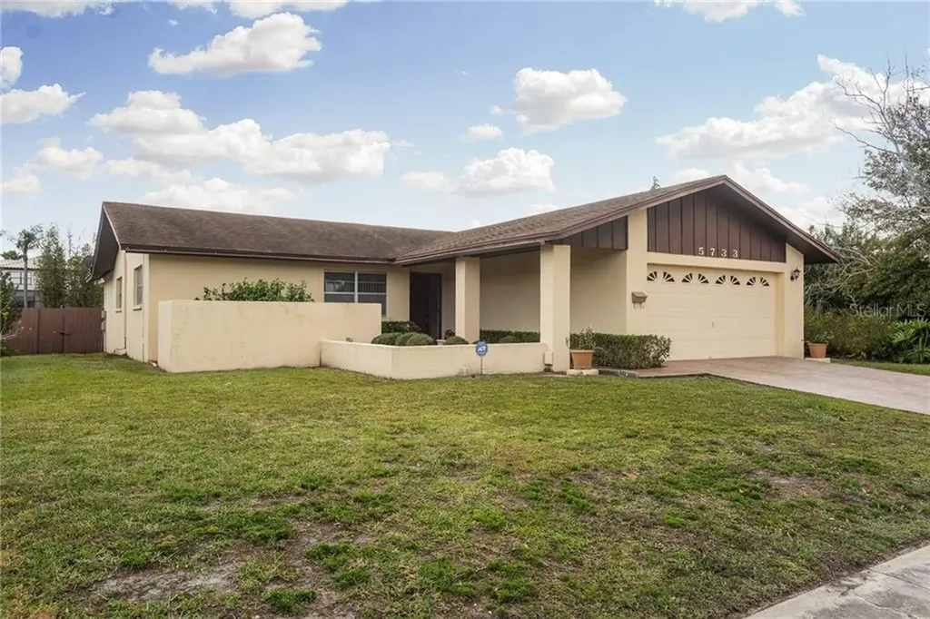 5733 Imperial Key Tampa FL 33615