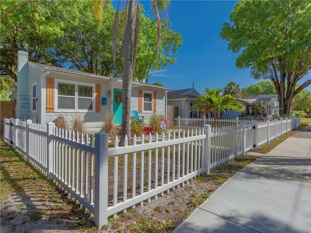 817 52nd Avenue N St Petersburg FL 33703