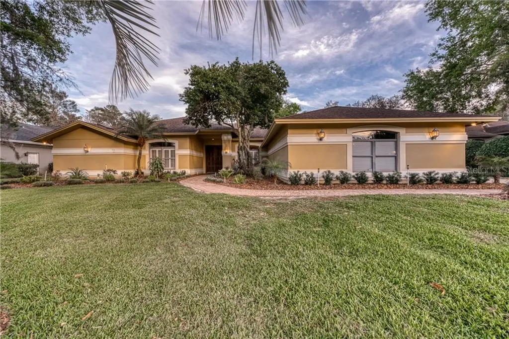2806 Pine Club Drive Plant City FL 33566