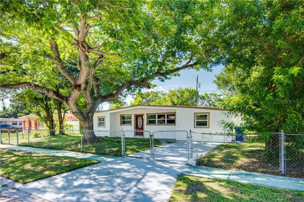 1613 Carnegie Circle Tampa FL 33619