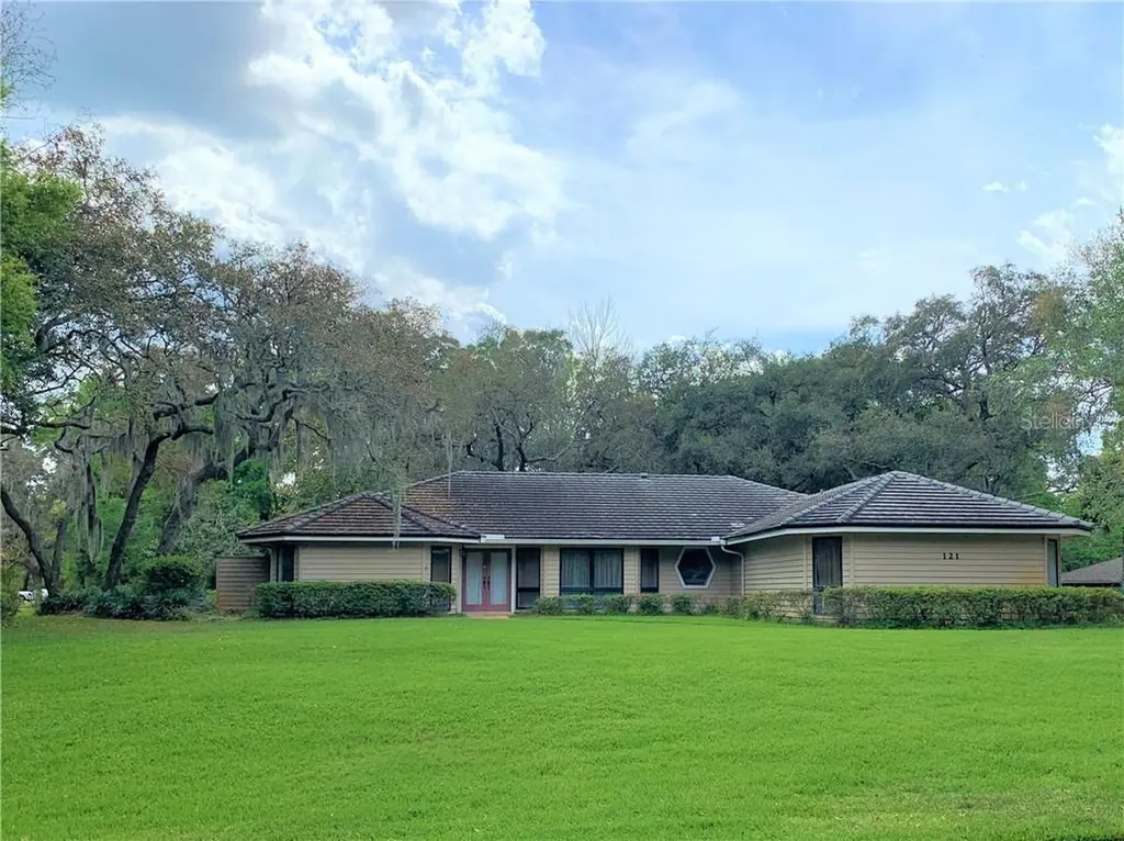 121 E Greentree Lane Lake Mary FL 32746