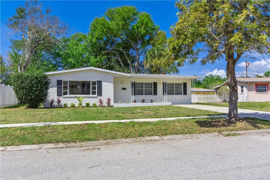 5618 Cresthill Drive Tampa FL 33615