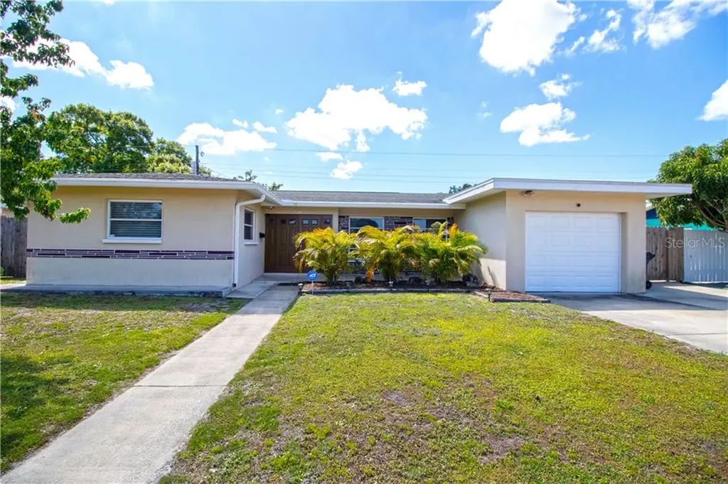 5884 30th Avenue N St Petersburg FL 33710