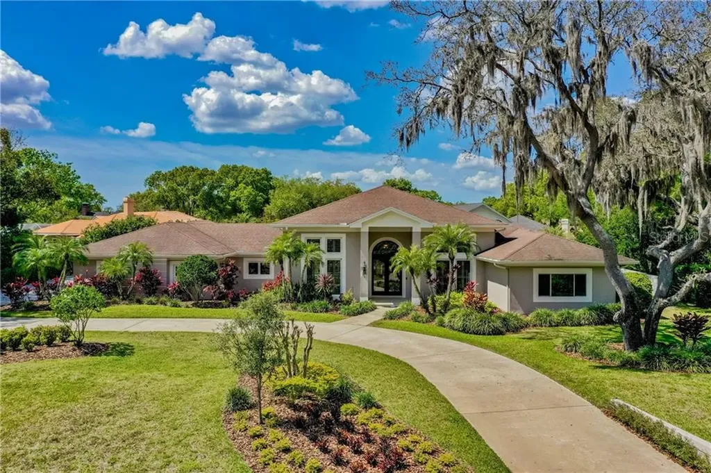 16504 Villespin De Avila Tampa FL 33613