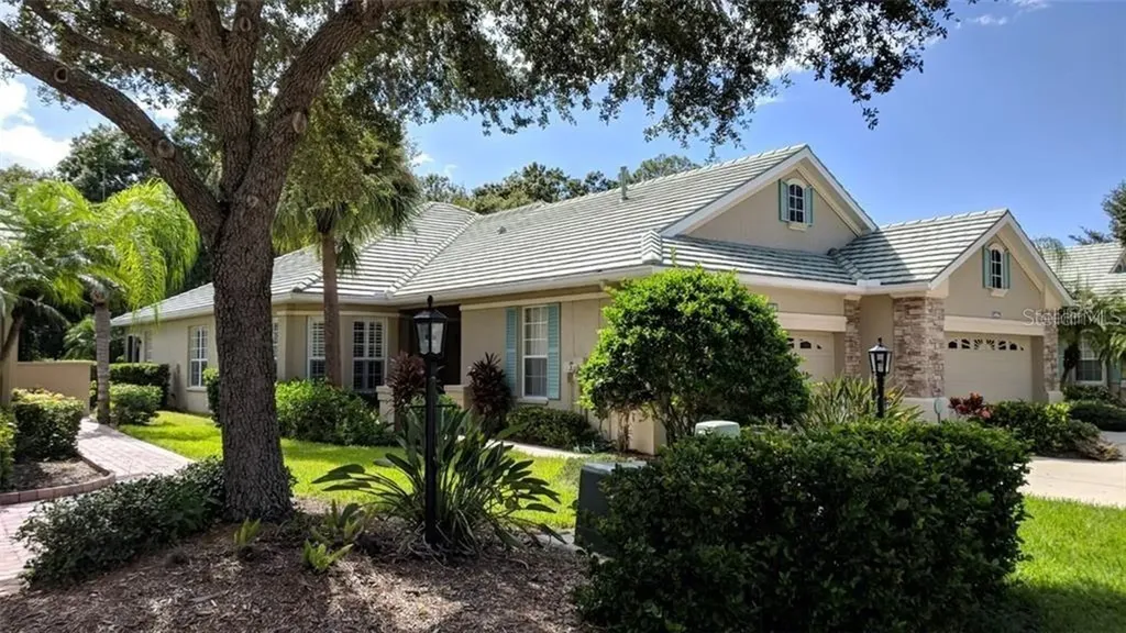 4910 Lakescene Place Sarasota FL 34243
