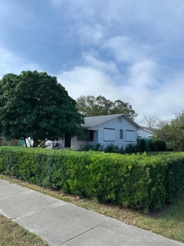 1330 48th Street N St Petersburg FL 33713