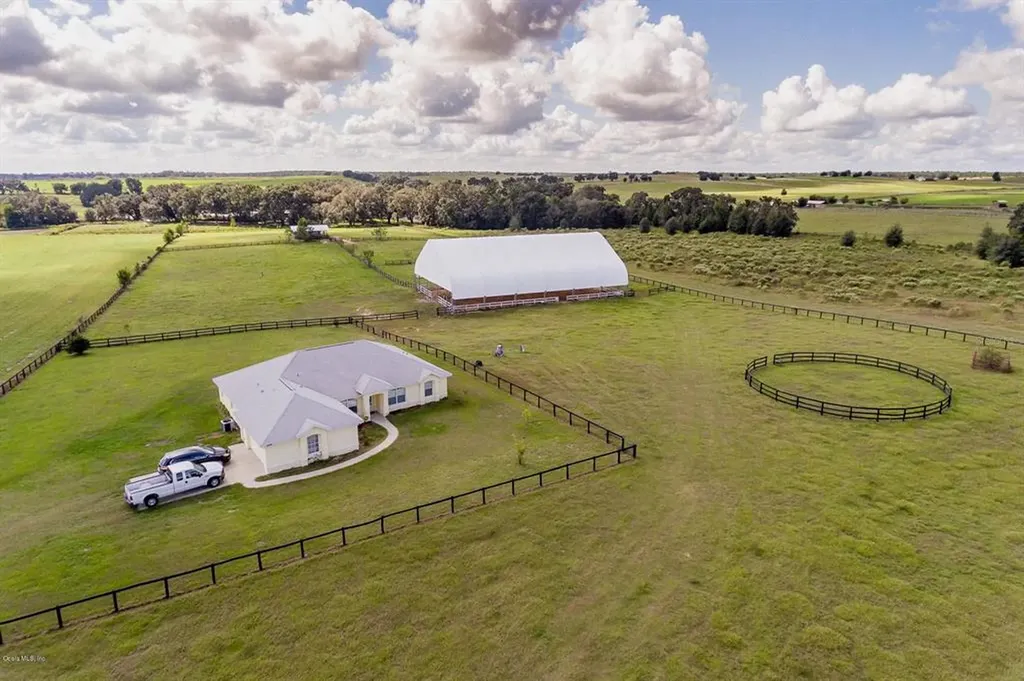 23388 NW 27th Street Morriston FL 32668