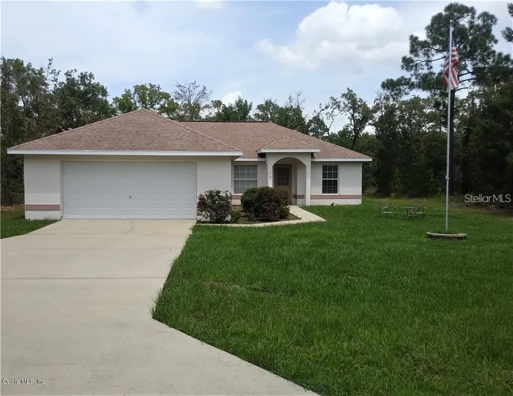 15 Malauka Trail Ocklawaha FL 32179