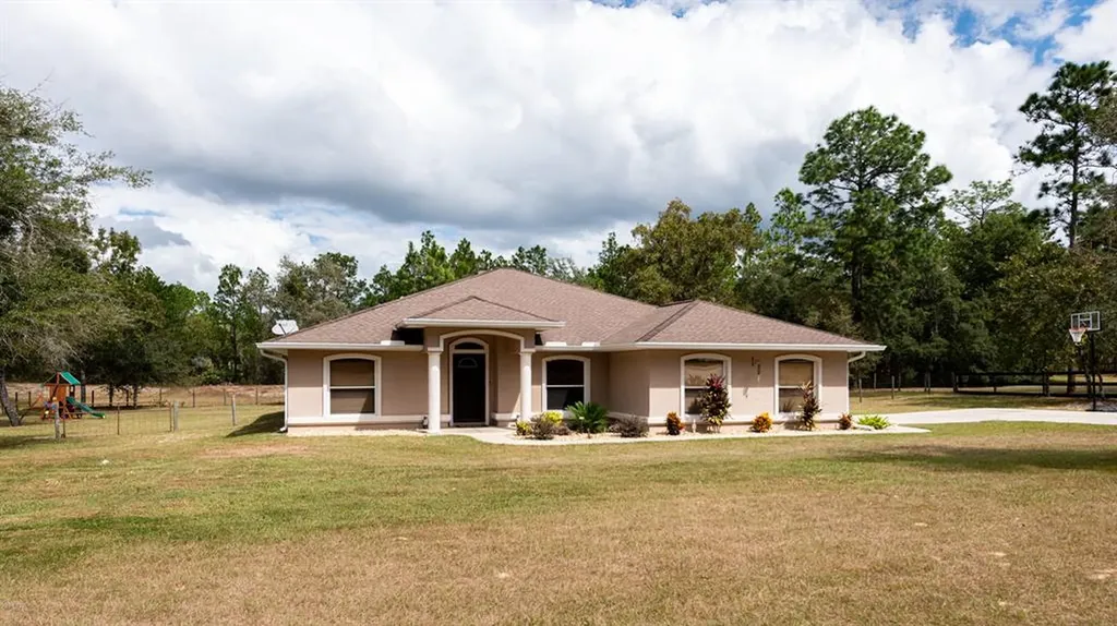 13745 SW 81st Street Dunnellon FL 34432