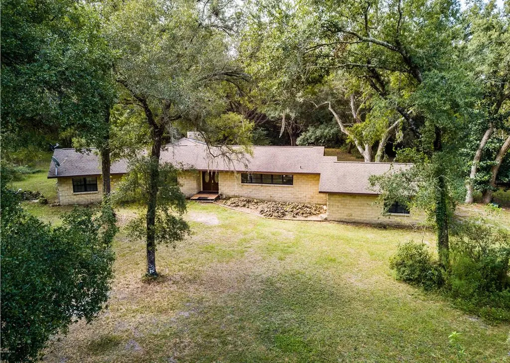 2037 County Road 245s Oxford FL 34484