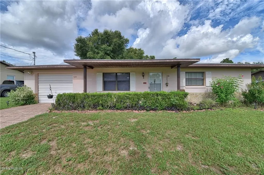 620 Third Avenue Lady Lake FL 32159
