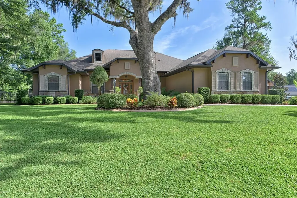 935 SE 42nd Street Ocala FL 34480