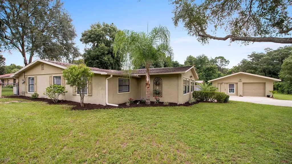 13349 SE 106th Terrace Ocklawaha FL 32179