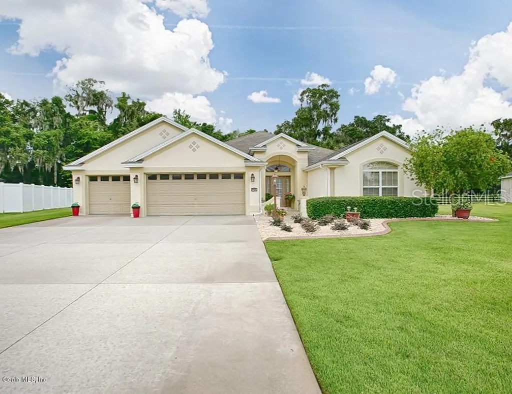 12153 NE 51st Circle Oxford FL 34484