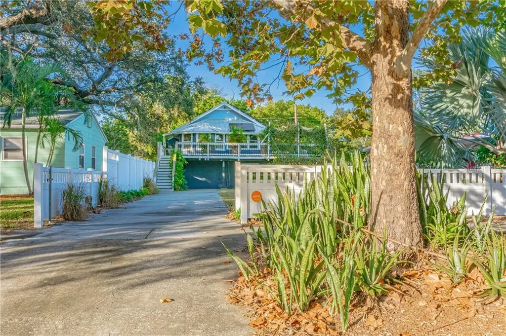 2475 17th Avenue N St Petersburg FL 33713