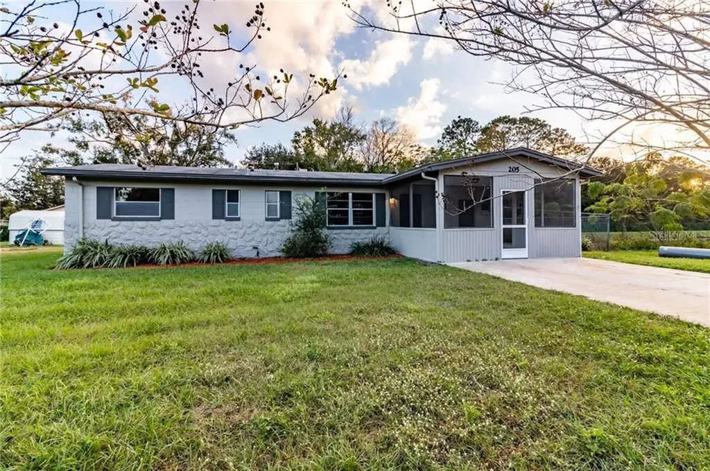 205 Lakeview Avenue Sanford FL 32773