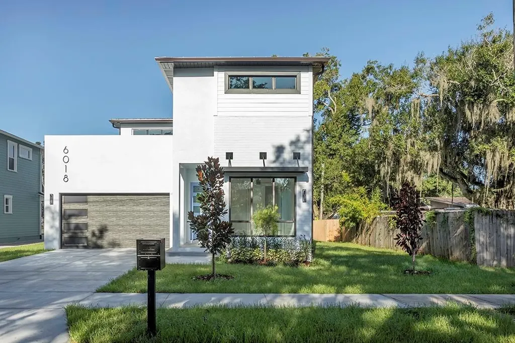 2722 N Essex Court Tampa FL 33602