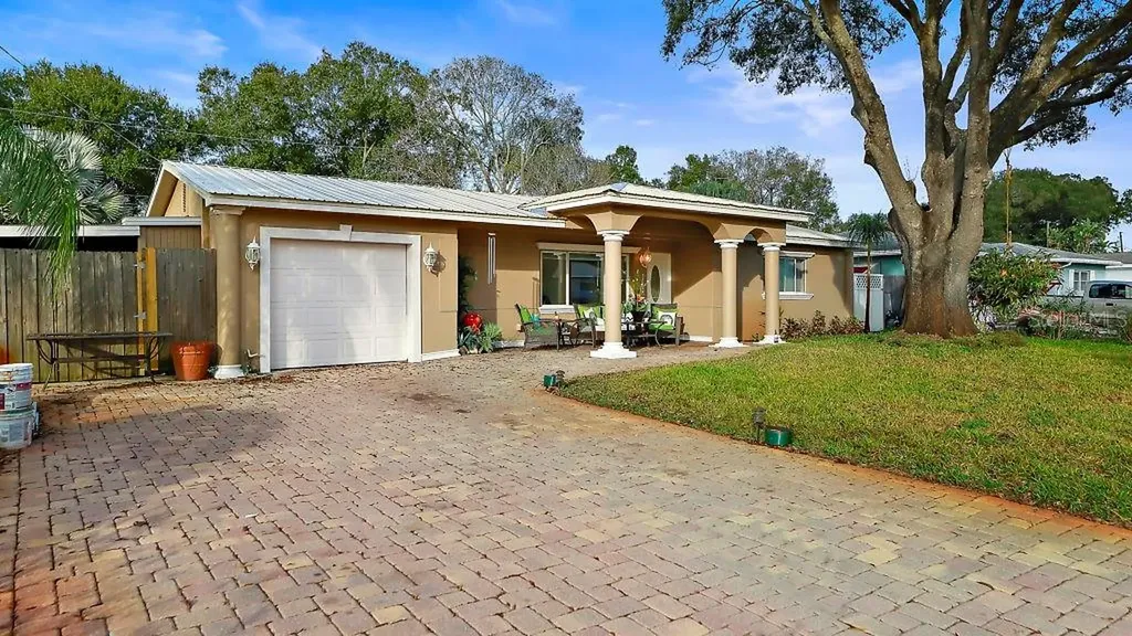5881 40th Avenue N St Petersburg FL 33709