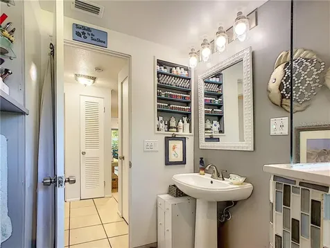 2128 Hyde Park Circle Sarasota FL 34239