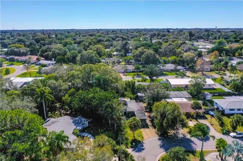 2128 Hyde Park Circle Sarasota FL 34239