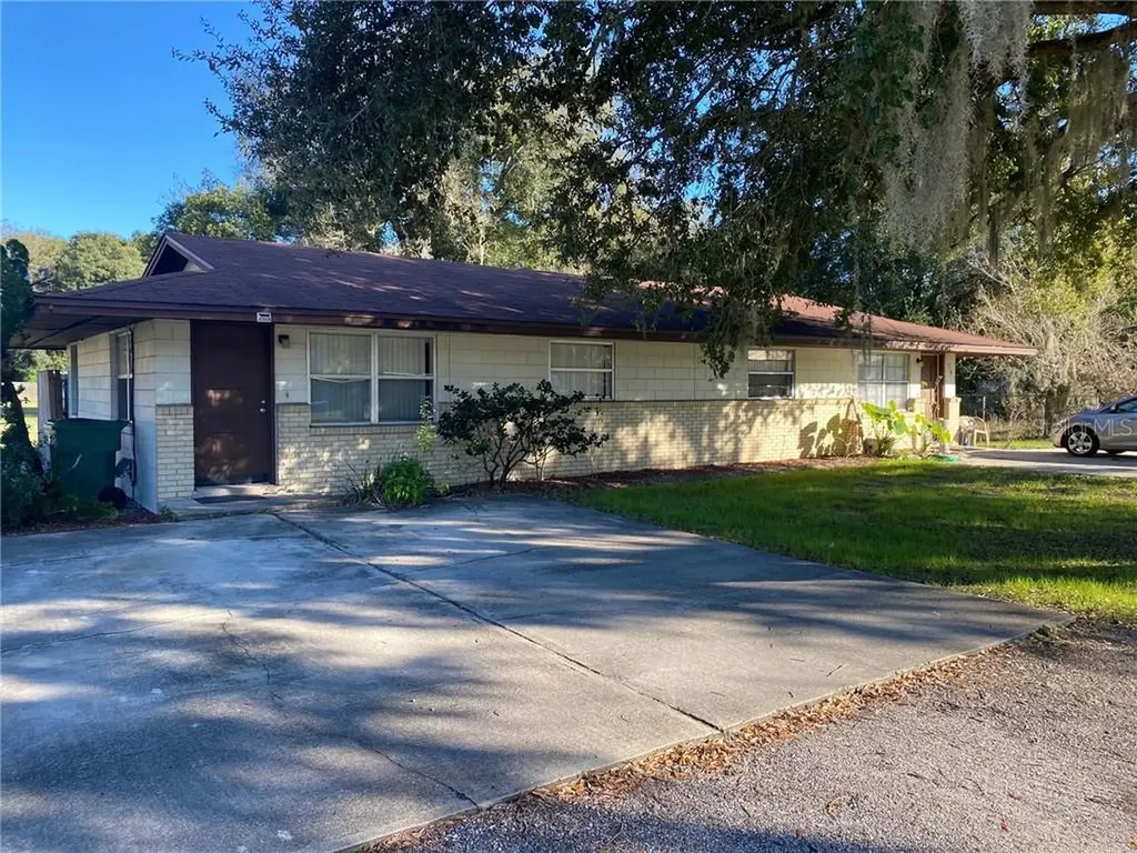 720 N Warfield Avenue Wildwood FL 34785