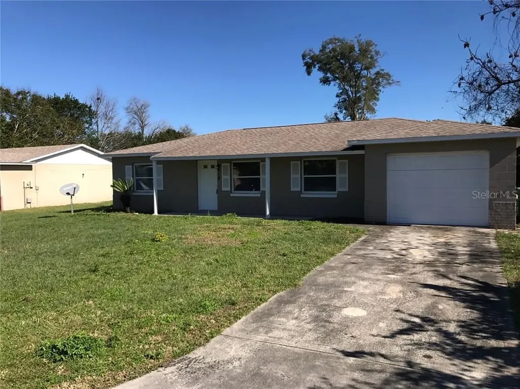 419 Winners Circle Lady Lake FL 32159