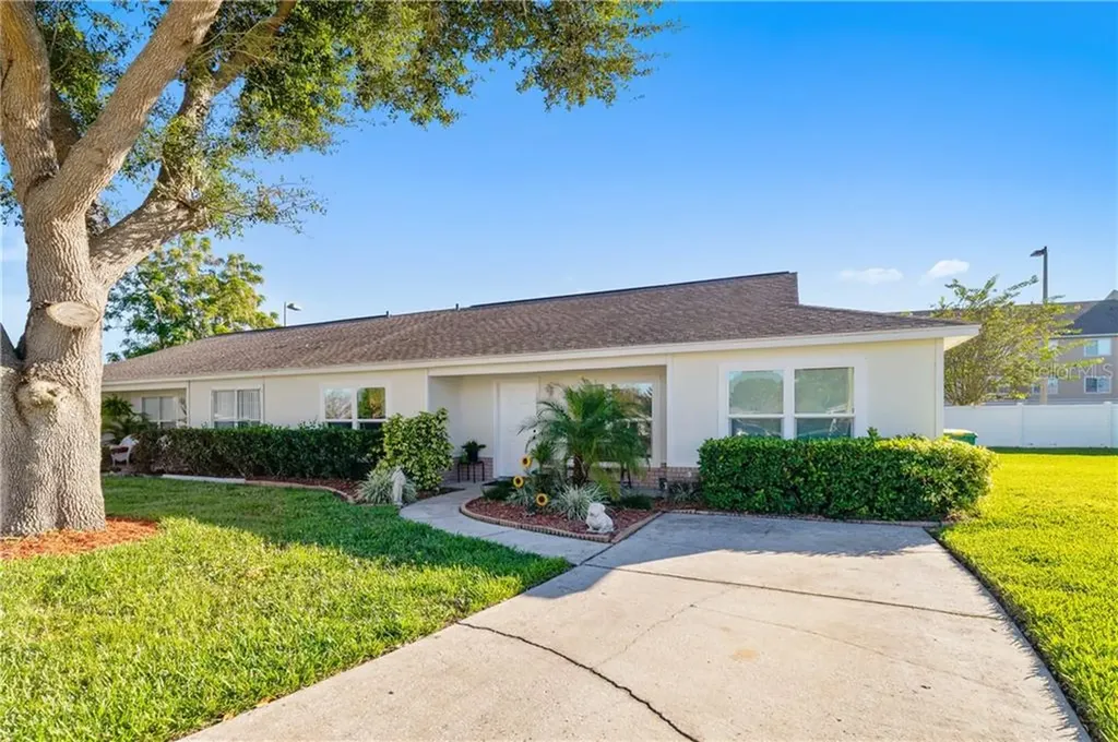 1722 Tropical Court Tavares FL 32778