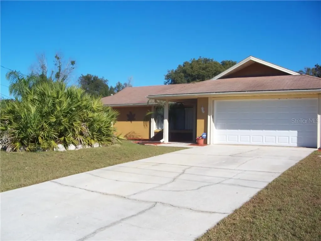 826 N 4th Avenue Deltona FL 32725