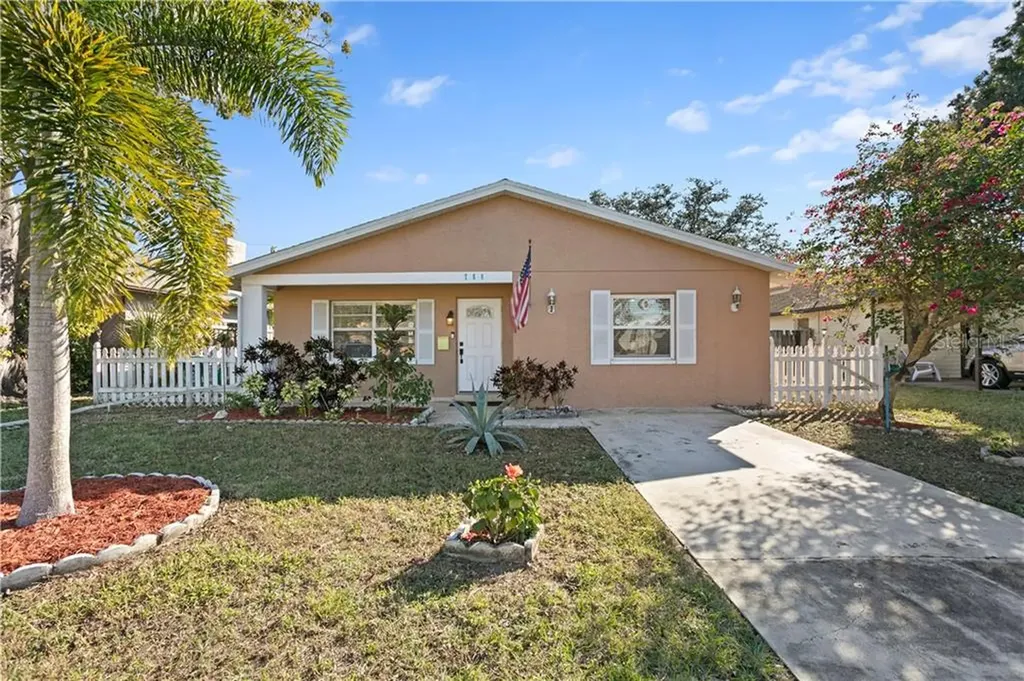 758 91st Avenue N St Petersburg FL 33702