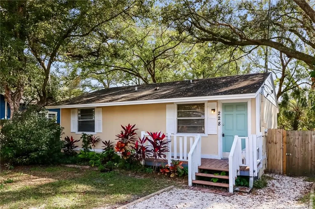 228 W Fern Street Tampa FL 33604