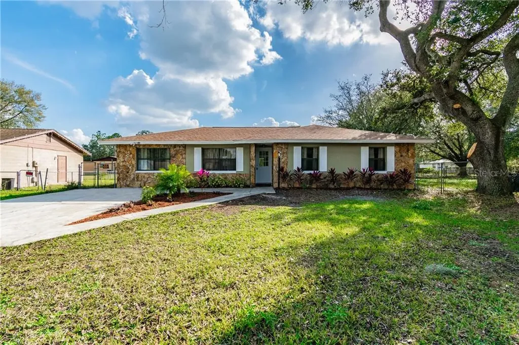 1813 Charlow Court Plant City FL 33563