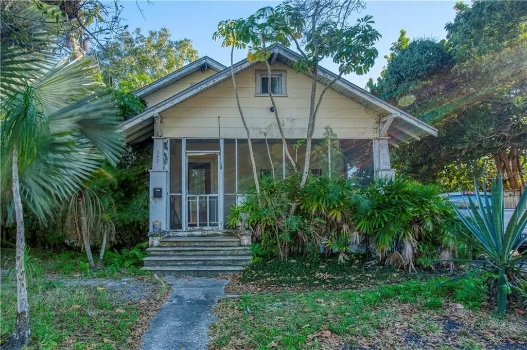 542 39th Avenue S St Petersburg FL 33705
