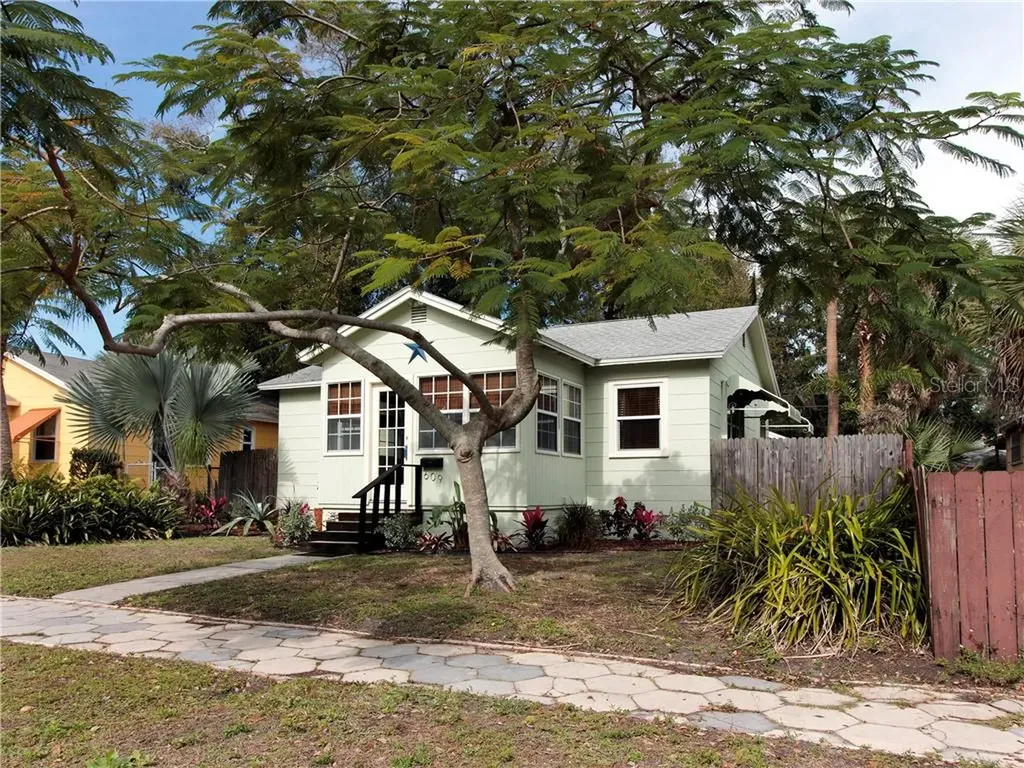 609 Paris Avenue S St Petersburg FL 33701