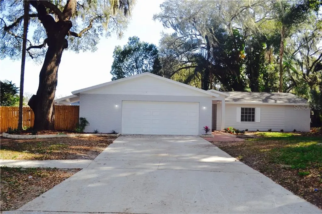 1201 Lake Valrico Circle Valrico FL 33594
