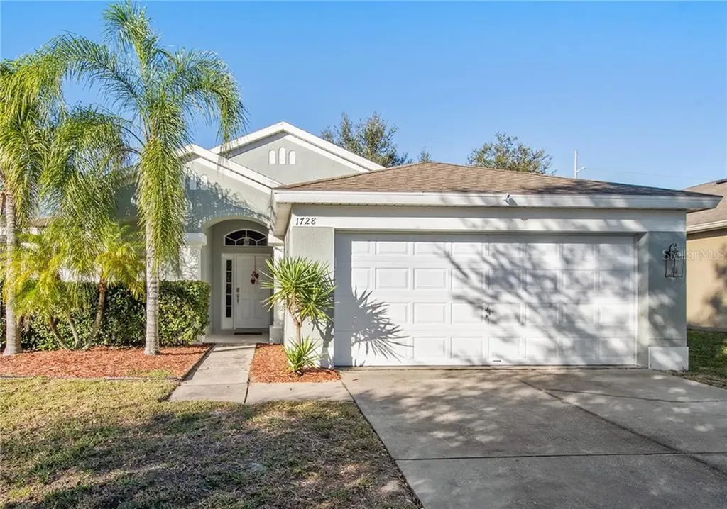 1728 Setting Sun Loop Casselberry FL 32707