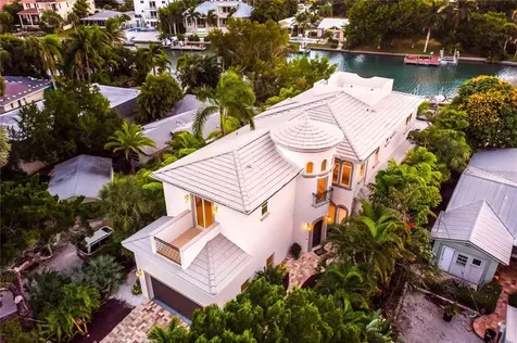 353 S Washington Drive Sarasota FL 34236