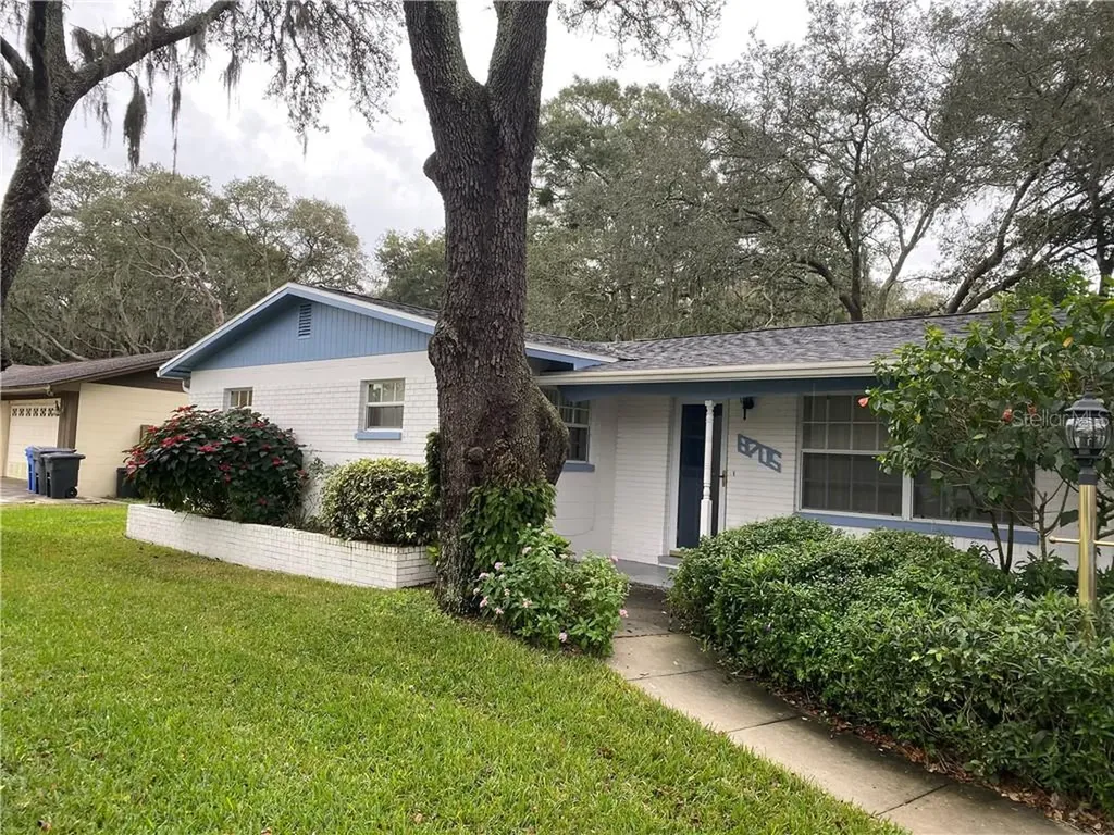 8705 W Lanway Drive Tampa FL 33637