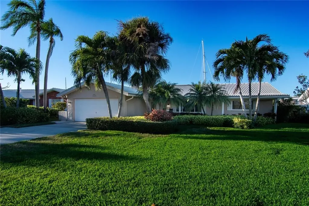 2043 Massachusetts Avenue NE St Petersburg FL 33703