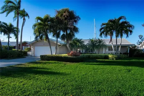 2043 Massachusetts Avenue NE St Petersburg FL 33703