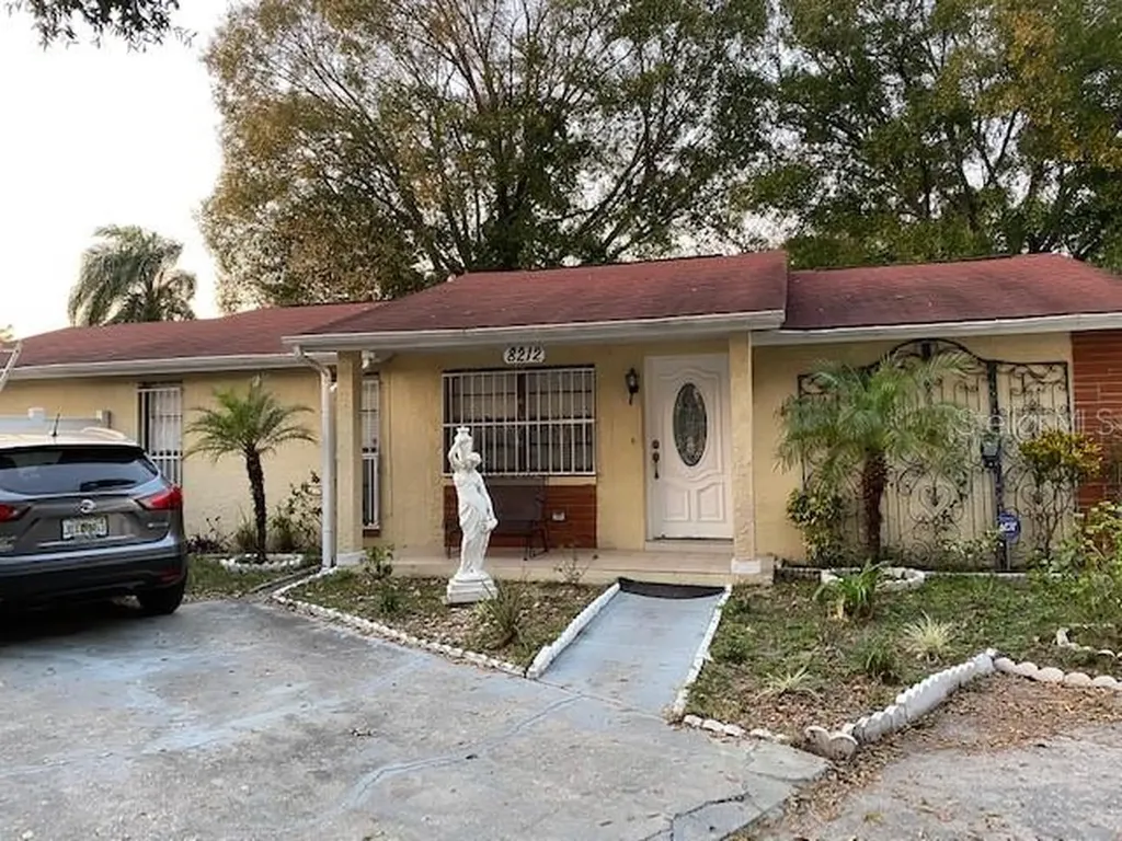 8212 Olivewood Place Tampa FL 33615